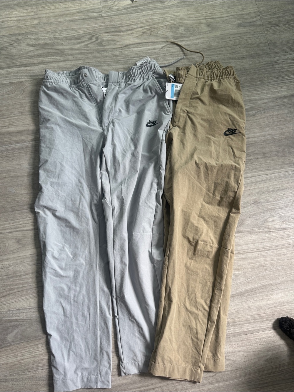 Nike Men’s standard fit taper leg regular length pants - Gray & Tan